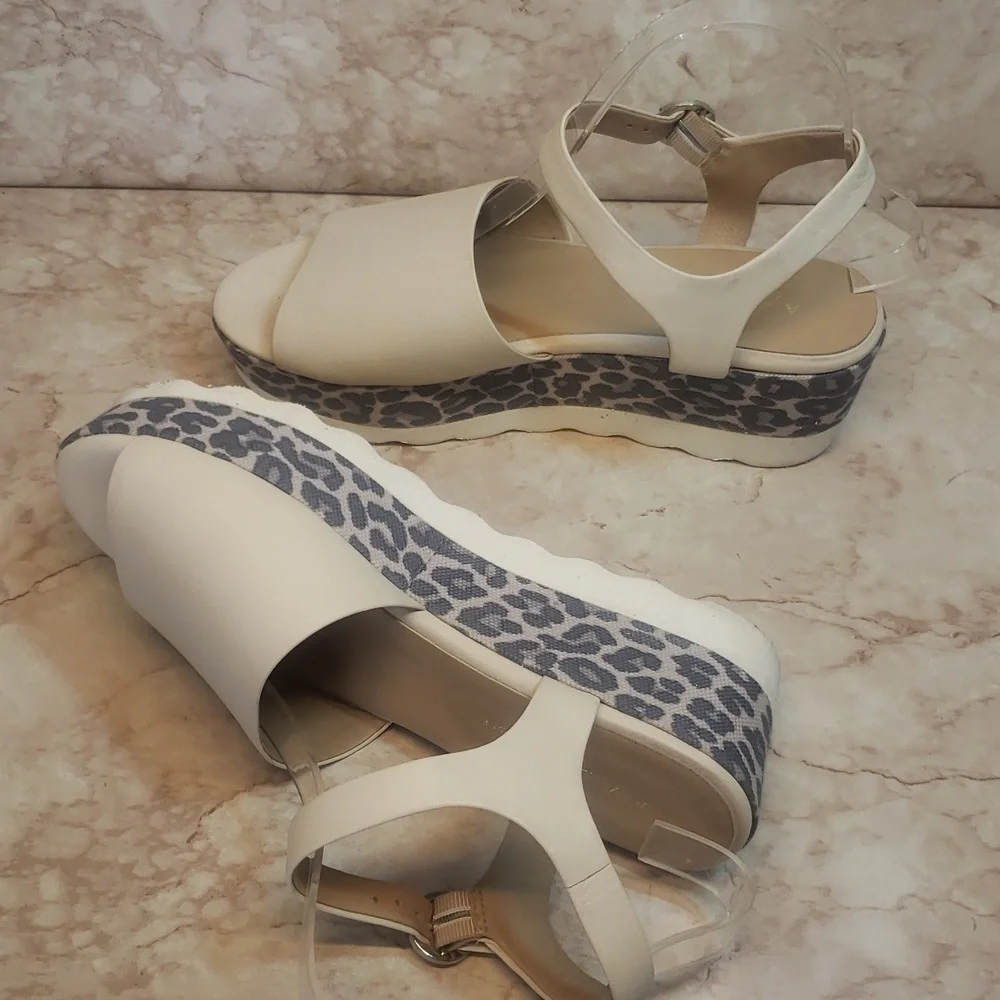 Antropologie Women's Cream And Gray Animal Print  Platform Sandals Size 40